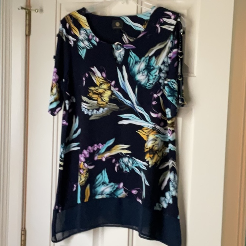 JM  Collection silky Blouse, Size M